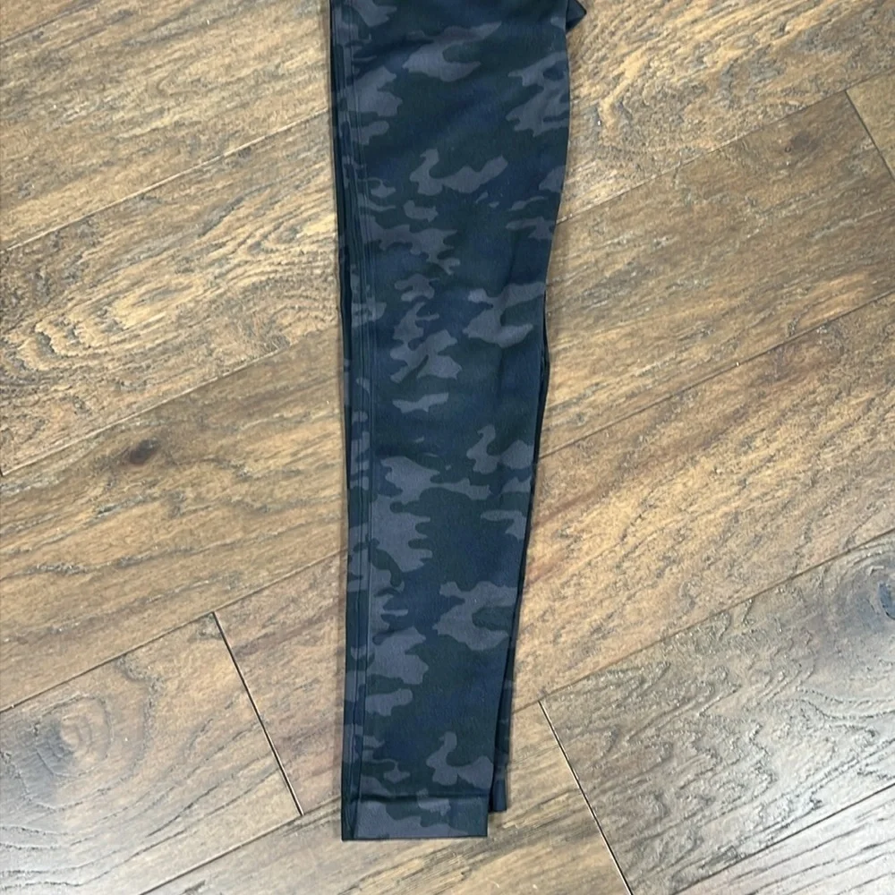 SPANX Look At Me Now Seamless Leggings Gray Camo Sz L #FL3515 NWOT